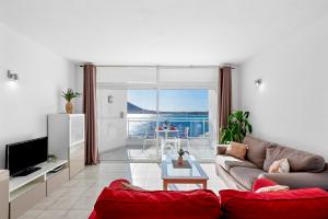 TV a/nebo společenská místnost v ubytování MEDANO4YOU The Harbour Holiday Home