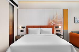 Postel nebo postele na pokoji v ubytování Hampton by Hilton Guangzhou Huangpu Sports Center