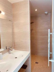 Łazienka w obiekcie Maison avec piscine à 10 min du centre de Bordeaux