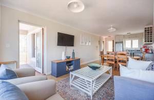 Η κουζίνα ή μικρή κουζίνα στο Sea, Sun, Kalk Bay, Dalebrook