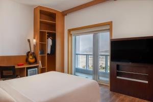 Postel nebo postele na pokoji v ubytování Ibis Fujairah