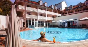 Bazén v ubytování Hotel St. Wolfgang nebo v jeho okolí