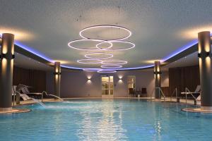 Bazén v ubytování Hotel St. Wolfgang nebo v jeho okolí