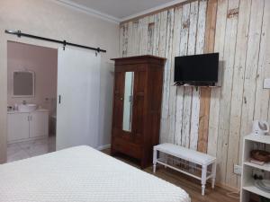 TV a/nebo společenská místnost v ubytování Rietjiesbos Self Catering
