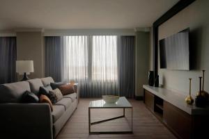 Svetainės erdvė apgyvendinimo įstaigoje Winston-Salem Marriott