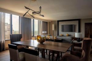 Svetainės erdvė apgyvendinimo įstaigoje Winston-Salem Marriott