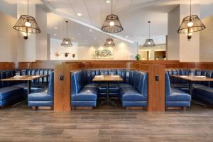Svetainės erdvė apgyvendinimo įstaigoje Winston-Salem Marriott