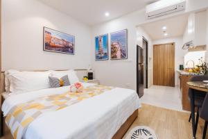Postel nebo postele na pokoji v ubytování Margaery Apartment Tu Hoa Princess