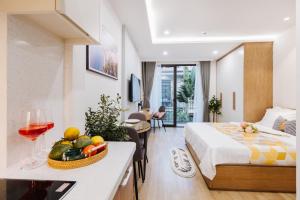 Postel nebo postele na pokoji v ubytování Margaery Apartment Tu Hoa Princess