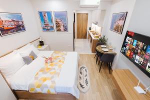 Postel nebo postele na pokoji v ubytování Margaery Apartment Tu Hoa Princess