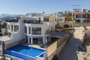 Bazén v ubytování Villa Kubra Akbel Kas Antalya Turkey nebo v jeho okolí