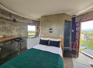 Klettar Tower Iceland客房内的一张或多张床位