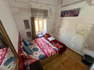 Postel nebo postele na pokoji v ubytování Peace & Love Hostel Jaisalmer