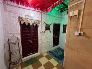Koupelna v ubytování Peace & Love Hostel Jaisalmer