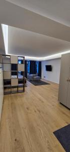 an empty living room with a hard wood floor at Room16-Ulm in Ulm
