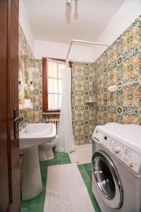 Ένα μπάνιο στο Casa Claudia, a due passi da lago e spiaggia