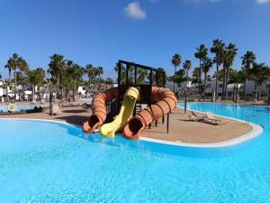 The swimming pool at or close to Casa del Mar Air-conditioned Apartment with Swimming Pools - Corralejo Playa