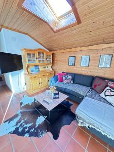 A bed or beds in a room at Lilly Chalet- Apartments with private sauna, close to ski lifts