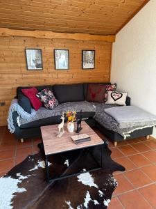 A seating area at Lilly Chalet- Apartments with private sauna, close to ski lifts