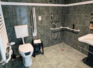 Koupelna v ubytování B&B HOTEL Pomezia Cortese