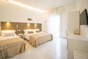 Postel nebo postele na pokoji v ubytování Ambra Hotel Cattolica