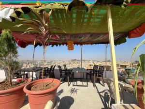Balkón nebo terasa v ubytování Peace & Love Hostel Jaisalmer