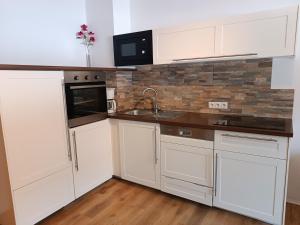 A kitchen or kitchenette at Hintererhof