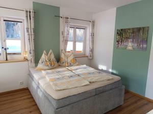 A bed or beds in a room at Hintererhof