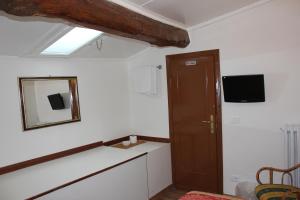 TV a/nebo společenská místnost v ubytování Hotel San Lorenzo + 31 fotografií