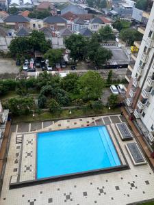 Πισίνα στο ή κοντά στο Cibubur Village Apartemen by Ar-property +7 φωτογραφίες
