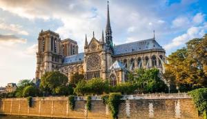 a large cathedral with a bridge in front of it at Cosy F2 Fresnes-Près de Paris, Orly et Rungis in Fresnes