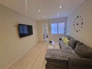 Televízia a/alebo spoločenská miestnosť v ubytovaní BARCELONA DUPLEX DE 3 HABITACIONES