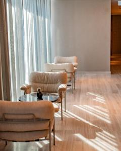 Abesq Doha Hotel and Residences, an IHG Hotelにあるシーティングエリア