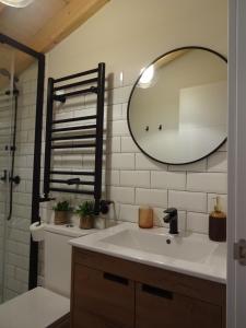 Koupelna v ubytování Apartamentos rurales la tienda de Villanueva Mar y montaña + 43 fotografií