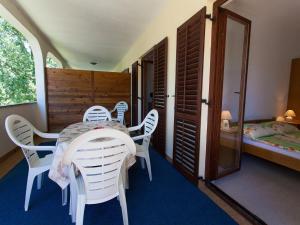 Fotografia z galérie ubytovania Spacious apartment with terrace in Malinska v Malinskej