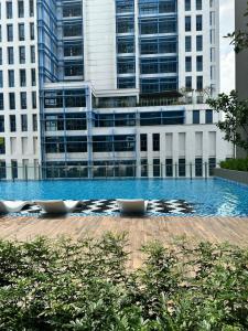 a large swimming pool in front of a tall building at Shah Alam Alinea Linata Studio Seksyen 14 in Shah Alam