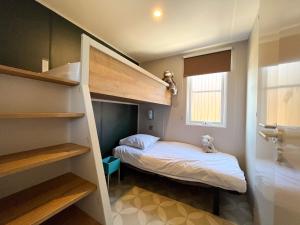 Postel nebo postele na pokoji v ubytování Camping La Clape Village
