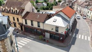 勒蒂亚莱Le Celtic的城市街道上建筑物的俯视图