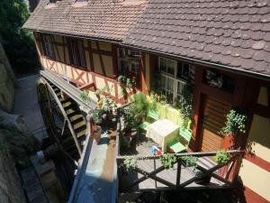 an overhead view of a house with plants on it at Pension Ins Fischernetz - Hanser in Meersburg