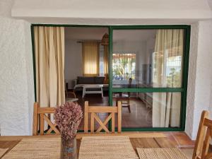 Zdjęcie z galerii obiektu Las Casas de Las Flores w mieście Los Caños de Meca