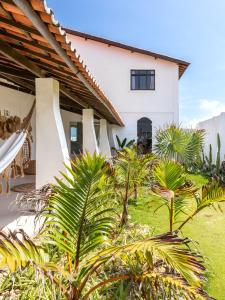 a view of the house from the garden at Kitesurfing Paradise, Beautiful Beach House in Taíba