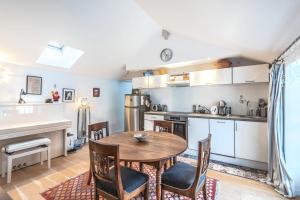a kitchen with a table and chairs in a room at Appartement Verdun - Welkeys in Biarritz +1 photo