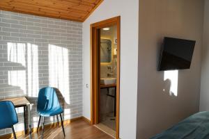 Sjónvarps- og/eða afþreyingartæki á Peak Hotel Kazbegi