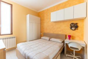 a small bedroom with a bed and a desk at 2 Bedrooms Apartment with Wi-Fi-Netflix in Cesano Boscone +14 photos