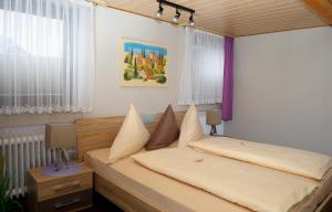 Postel nebo postele na pokoji v ubytování Hotel Rosenflora