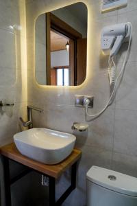 Baðherbergi á Peak Hotel Kazbegi