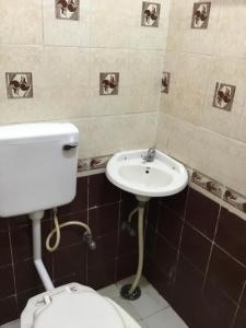 Koupelna v ubytování Parimala Residency 2nd Floor Room1