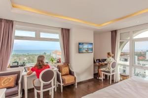 Μια τηλεόραση ή/και κέντρο ψυχαγωγίας στο Sea Phoenix Hotel Da Nang