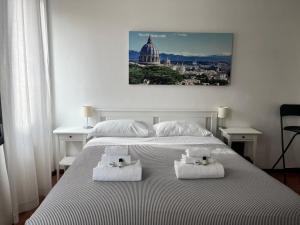 a bedroom with a large bed with towels on it at Vista Cupola House in Rome
