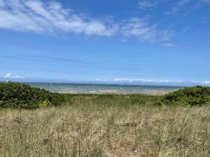 a view of the ocean from a sandy beach at Seebrise in Wendtorf